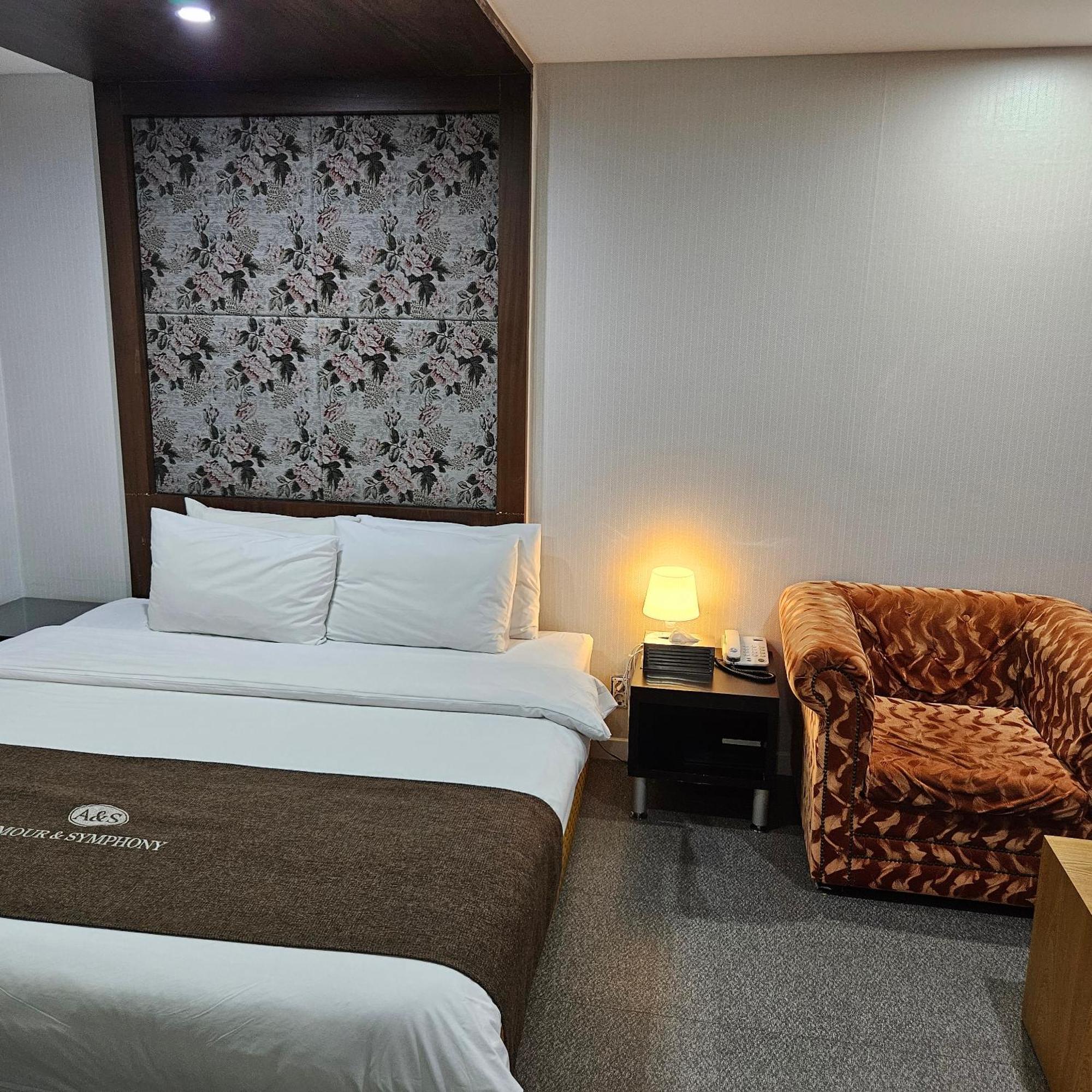 Amour Hotel Suwon Exterior photo