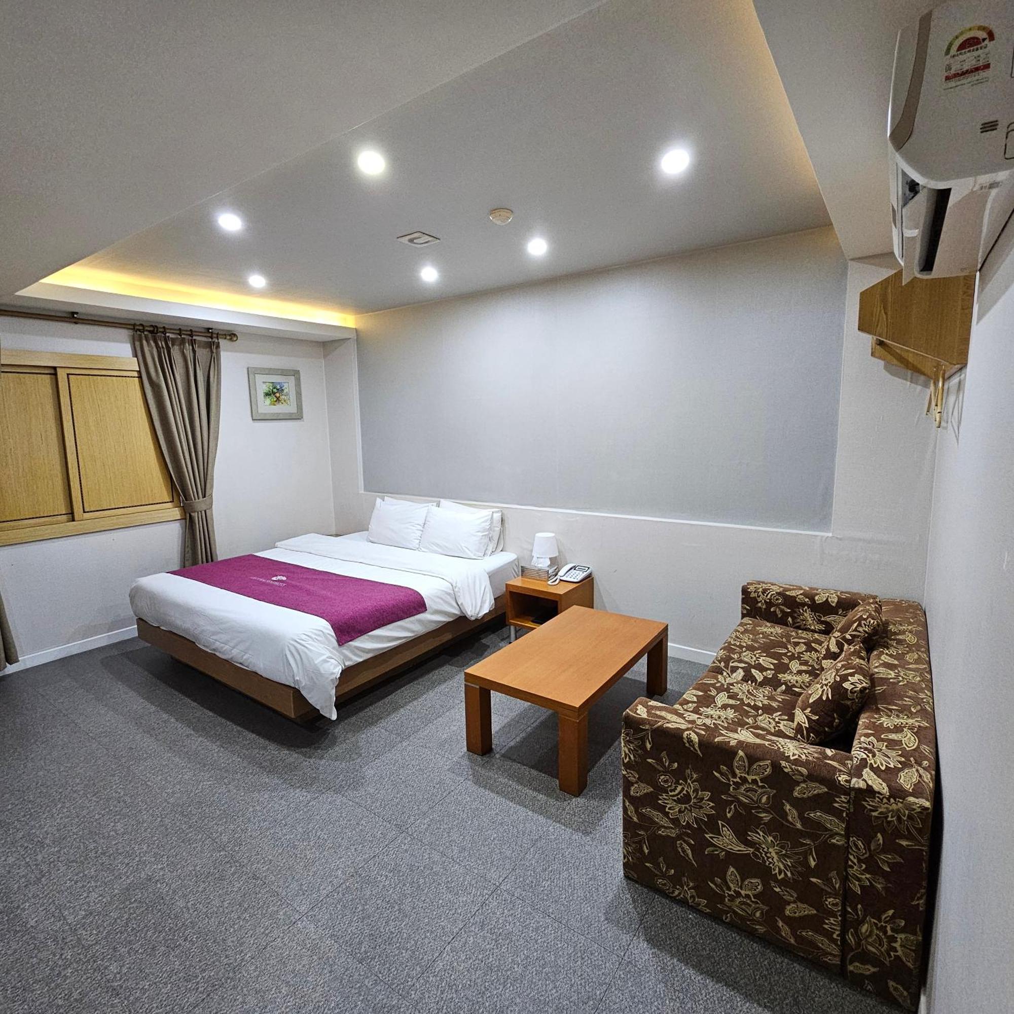 Amour Hotel Suwon Exterior photo