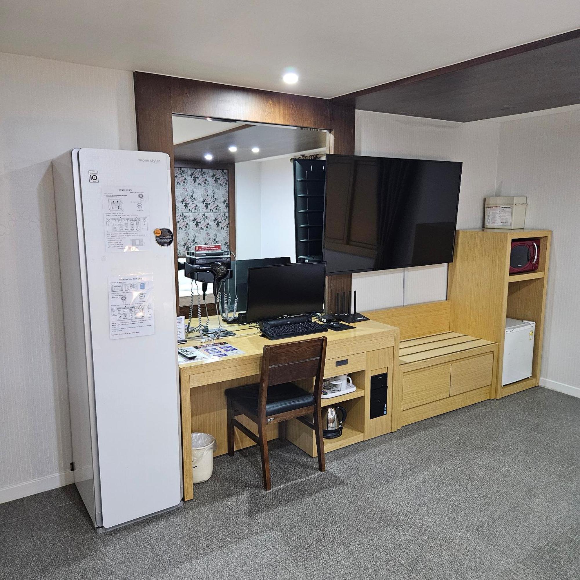 Amour Hotel Suwon Exterior photo