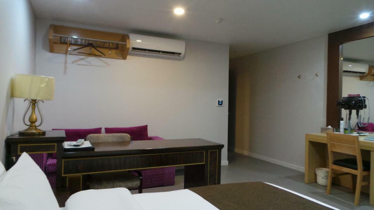 Amour Hotel Suwon Exterior photo